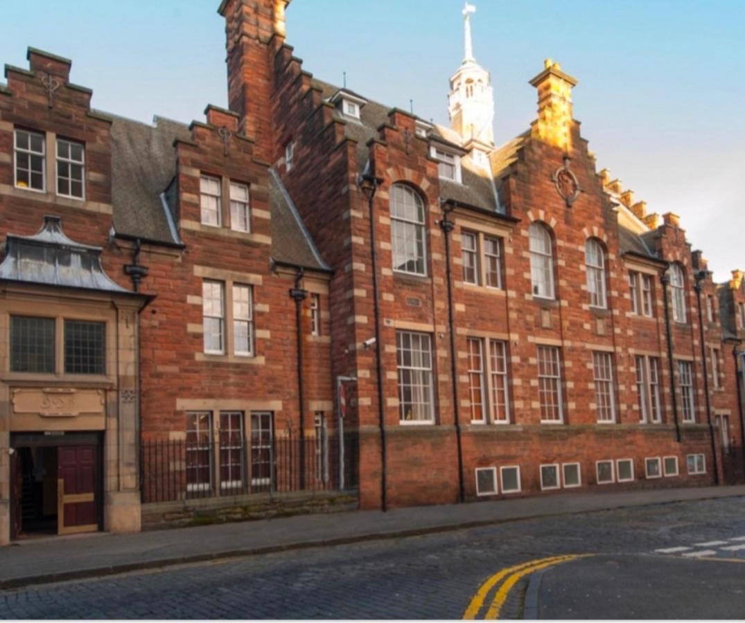 Beautiful 1-Bed Apartment Near Castle Edinburgh Exterior photo