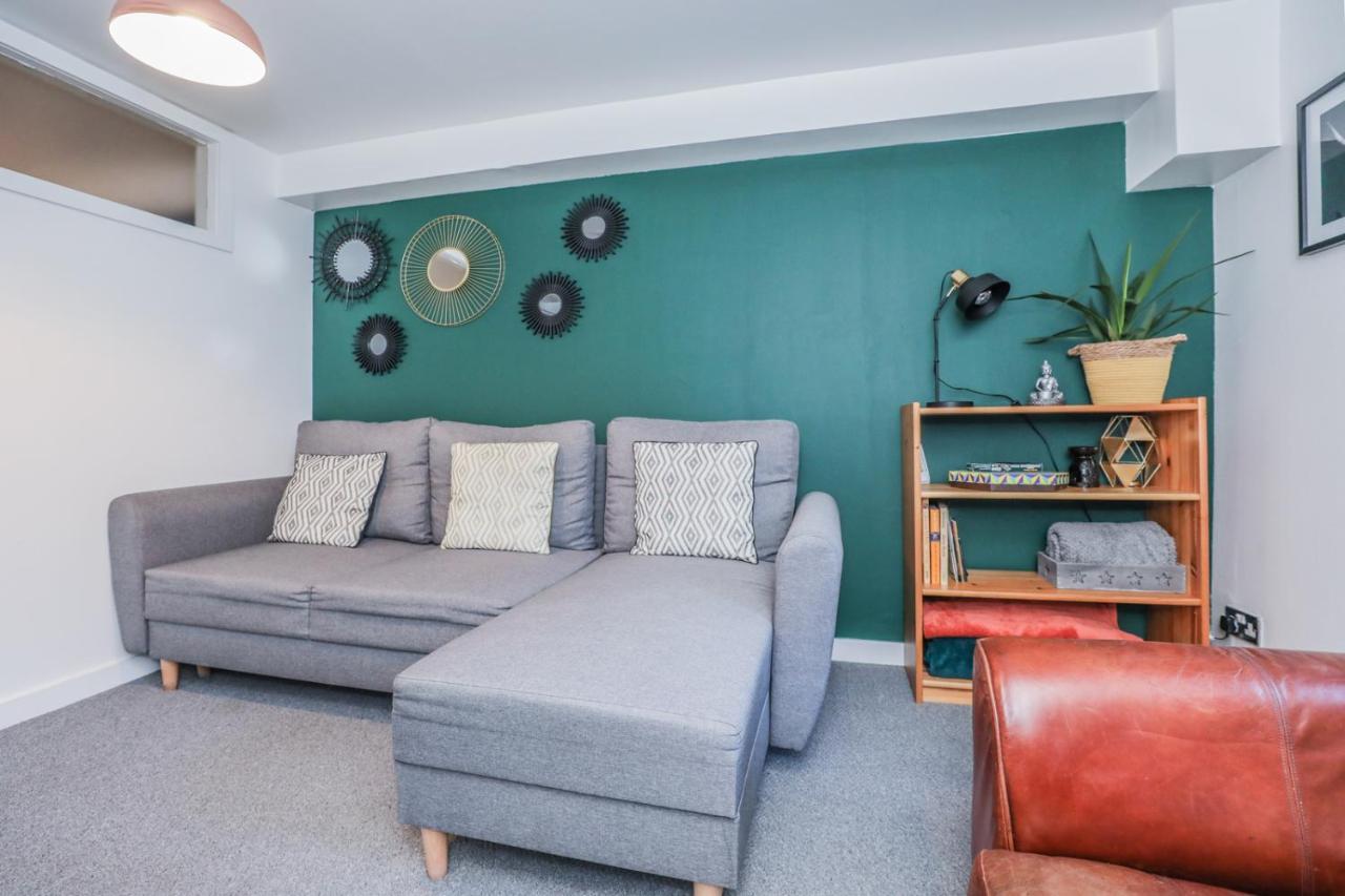 Beautiful 1-Bed Apartment Near Castle Edinburgh Exterior photo