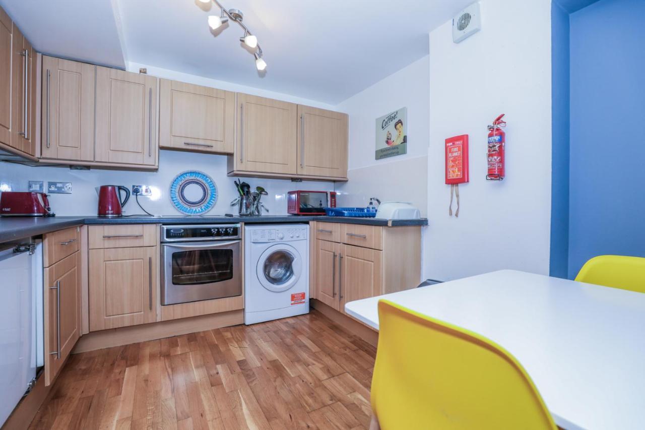 Beautiful 1-Bed Apartment Near Castle Edinburgh Exterior photo
