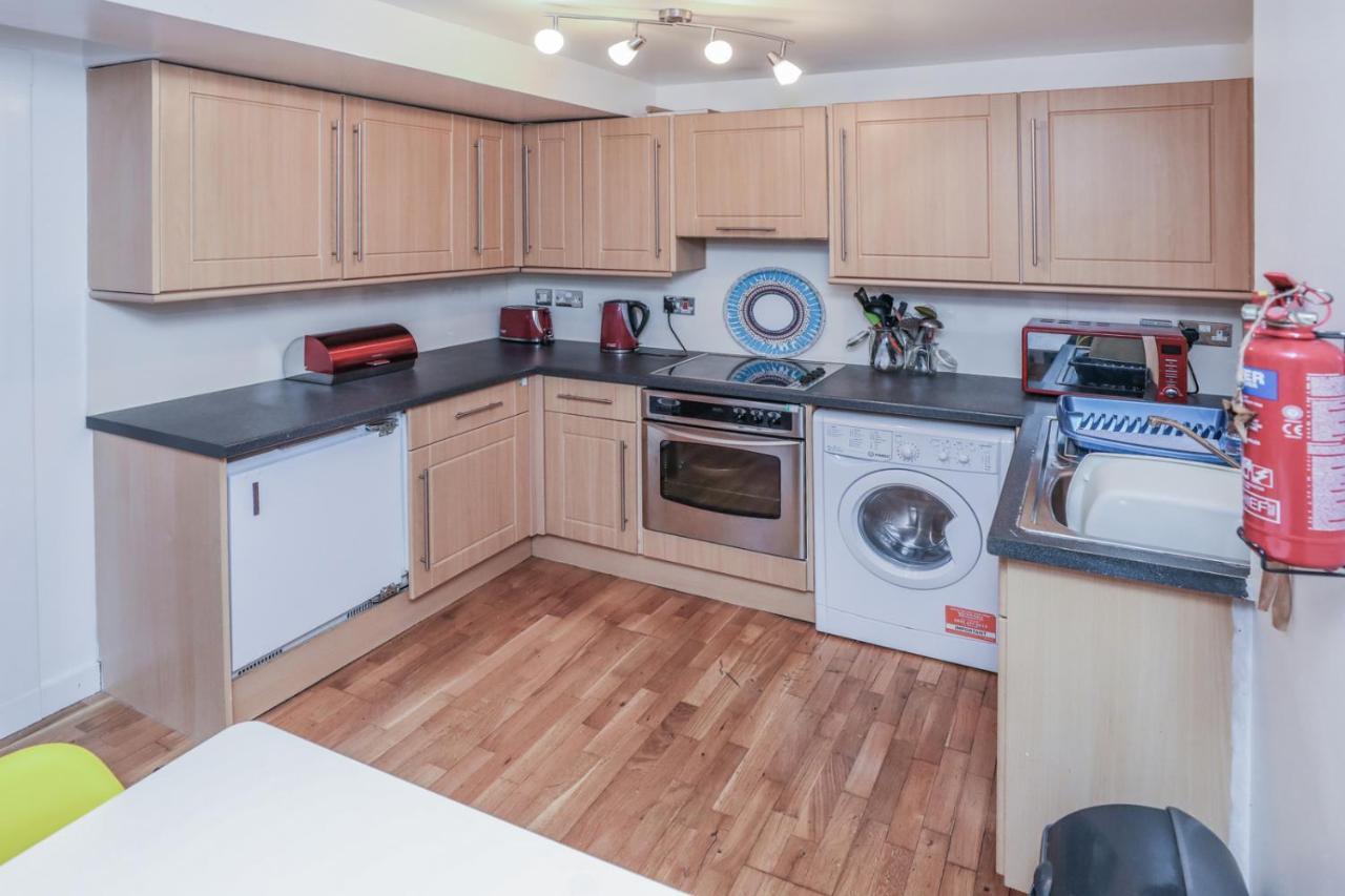 Beautiful 1-Bed Apartment Near Castle Edinburgh Exterior photo