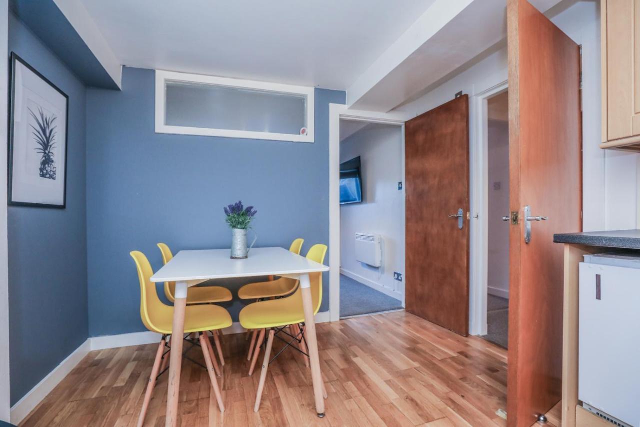 Beautiful 1-Bed Apartment Near Castle Edinburgh Exterior photo